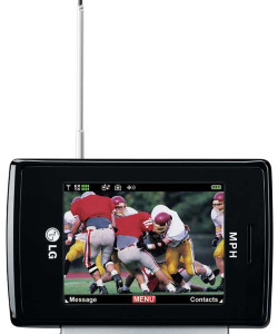 Assim eram os celulares mais avançados em 2008, com antena e tela para captar TV ao vivo.