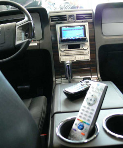 Carro-conceito exibido pela Microsoft na CES 2006; hoje, esse tipo de painel é comum.