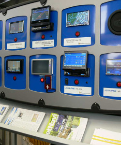 Displays para automóvel com uma grande inovação em 2006: o GPS.