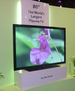 Em 2004, ter uma TV de plasma era um sonho de consumo. Este tinha 80 polegadas.